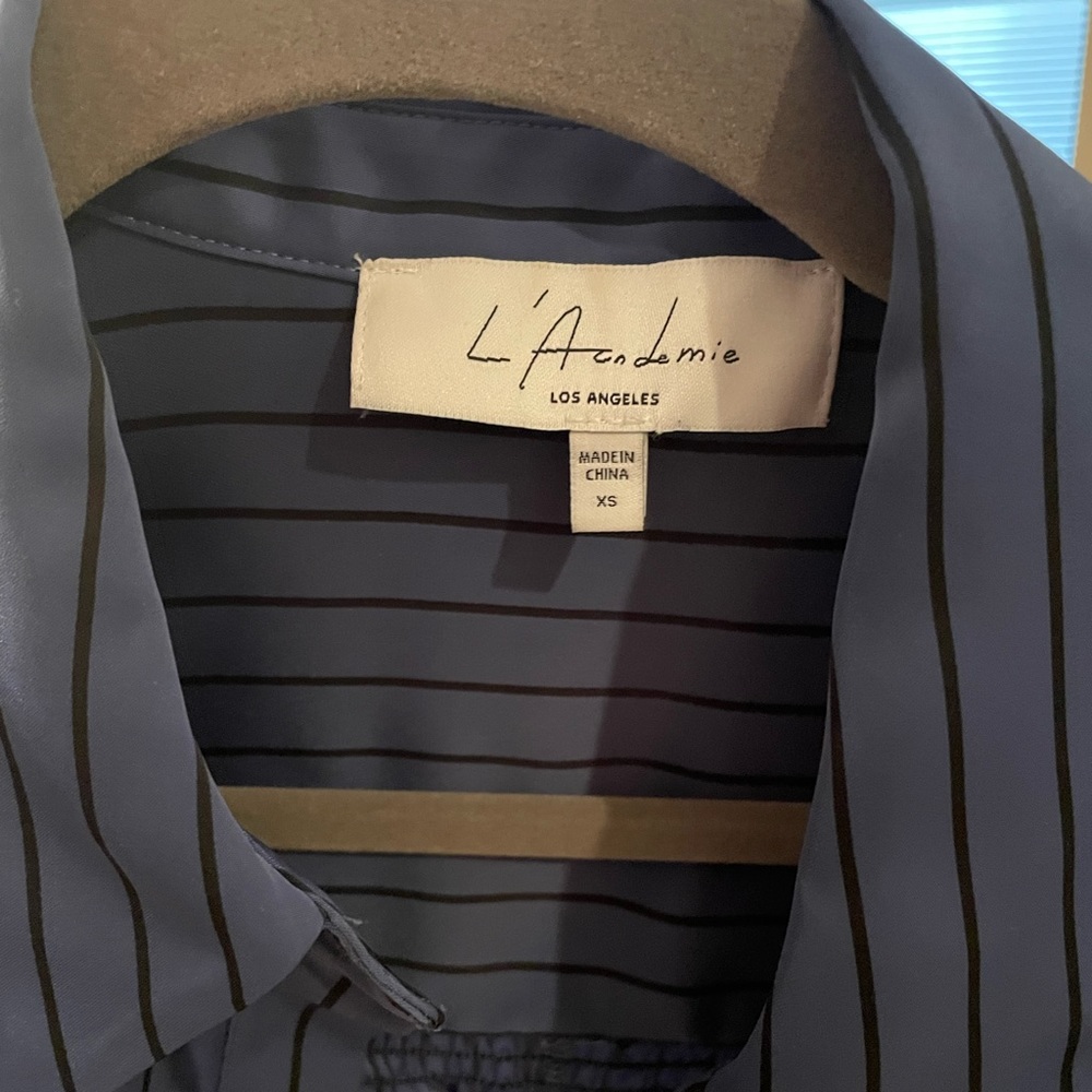 L’academie Button Down. Cropped And Open Back. - image 3